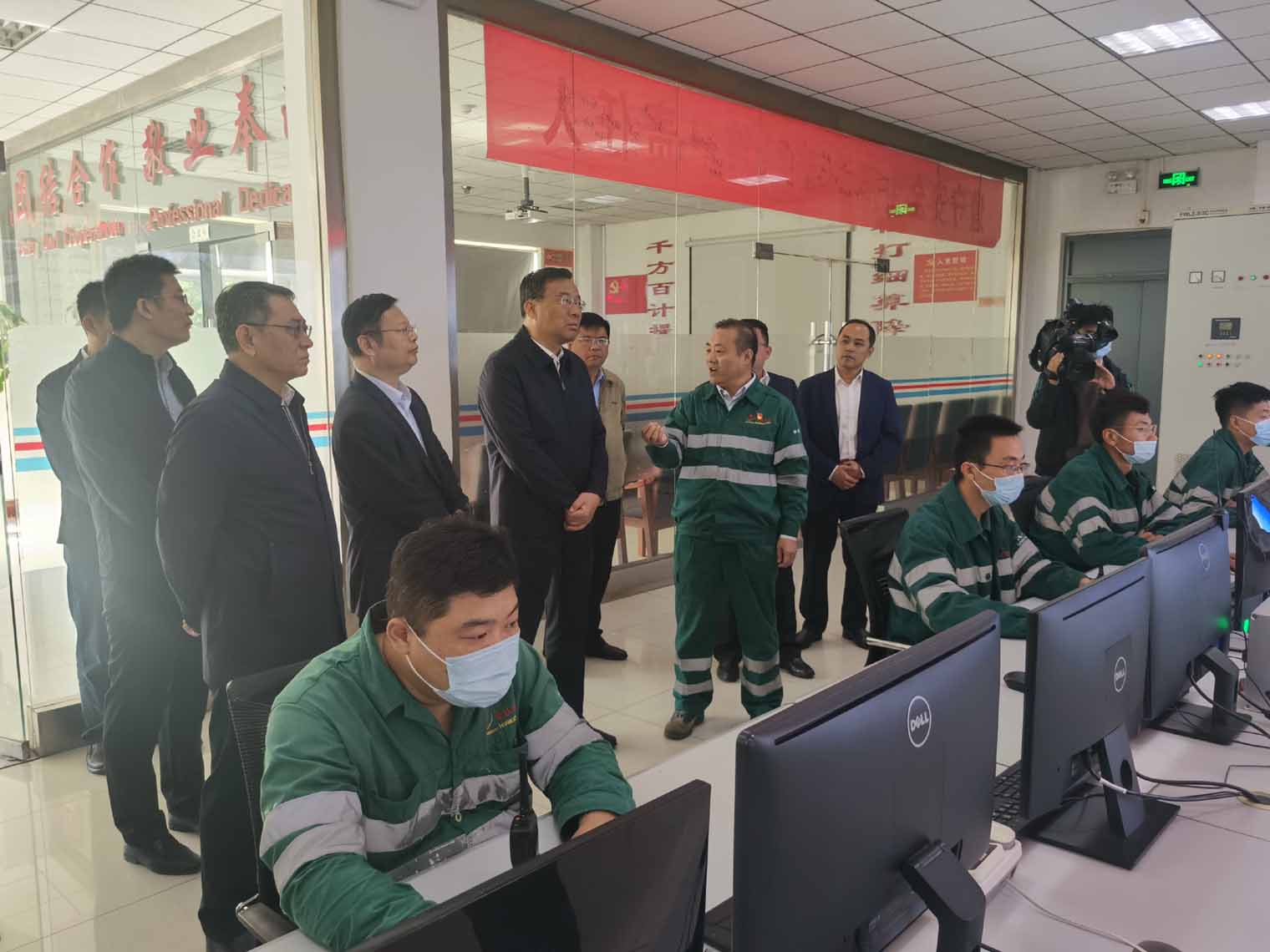 邵士官到华沃水泥公司调研领导.jpg 邵士官到华沃水泥公司调研领导.jpg